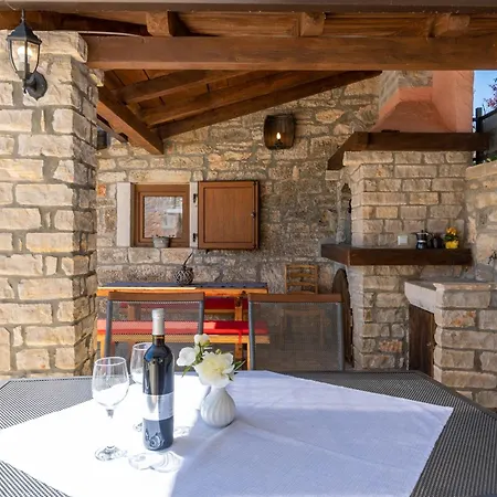 Villa Zinnia By Briskva *