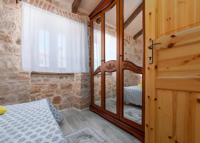 Zinnia By Briskva Vila Fabci