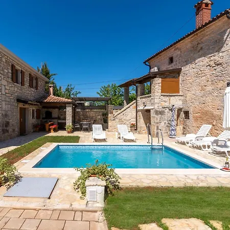 Villa Zinnia Fabci